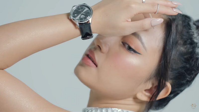 Châu Bùi tiết lộ vì sao một fashionista cần một chiếc đồng hồ phù hợp