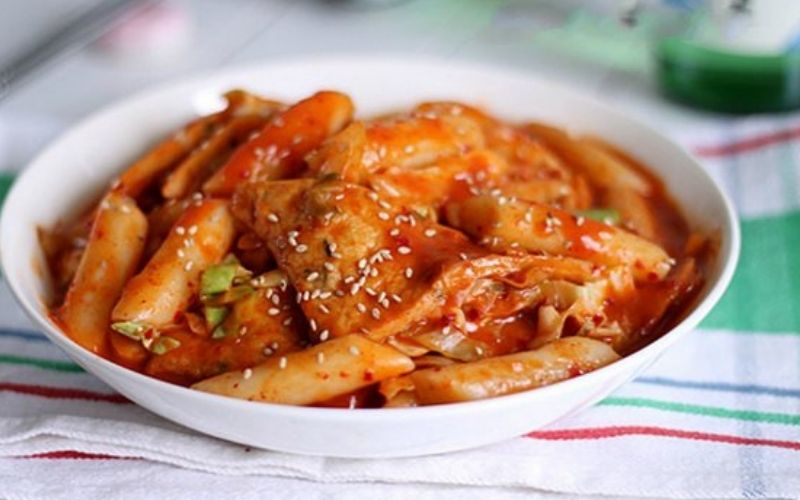 4 ways to make delicious and delicious Tokbokki (Korean rice cakes)