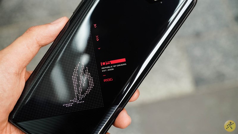 Phần mặt lưng cực độc đáo của ASUS ROG Phone 5 Phần mặt lưng cực độc đáo của ASUS ROG Phone 5