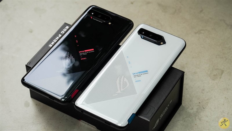 ROG Phone 5 đang là cái tên được rất nhiều người quan tâm. Với thiết kế nổi bật cùng những tính năng tối ưu hóa cho các game thủ, ROG Phone 5 sẽ mang đến cho bạn những trải nghiệm tuyệt vời. Hãy xem hình ảnh để khám phá thêm về chiếc điện thoại này.