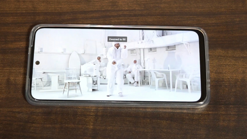 Trải nghiệm hiển thị màn hình Super AMOLED trên Redmi Note 10 khá tốt trong phân khúc giá. (Nguồn: Pokede.net).