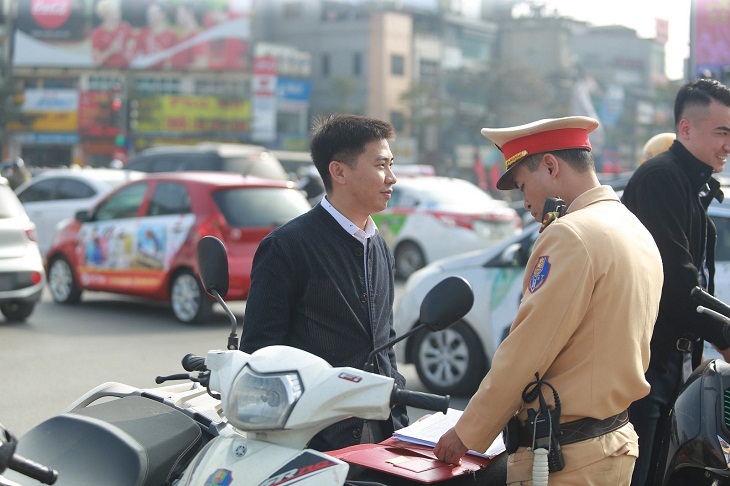 Mức xử phạt quên hoặc không có bằng lái