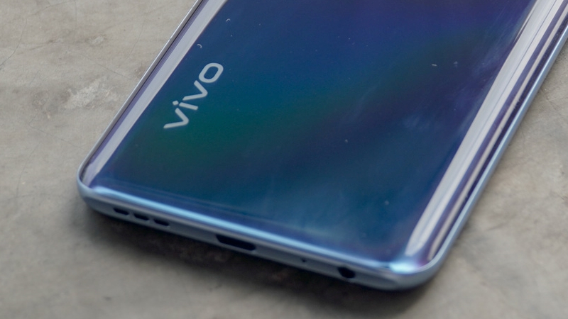Smartphone Vivo mới lộ hình ảnh và thông số kỹ thuật, mặt lưng có 3 camera và dung lượng pin 5.000 mAh Smartphone Vivo mới lộ hình ảnh và thông số kỹ thuật, mặt lưng có 3 camera và dung lượng pin 5.000 mAh