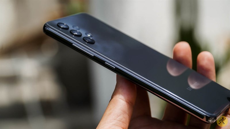 Cạnh phải của Galaxy A32