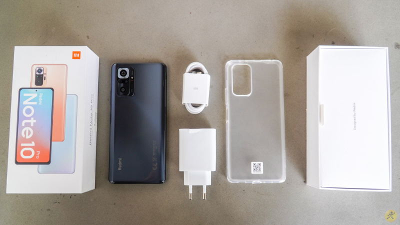 Toàn bộ phụ kiện bên trong hộp đựng của Xiaomi Redmi Note 10 Pro.