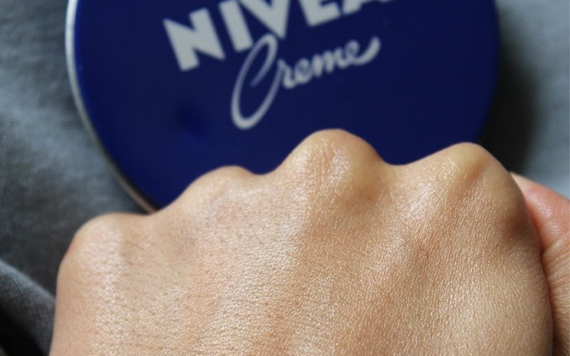 Sử dụng kem Nivea Creme