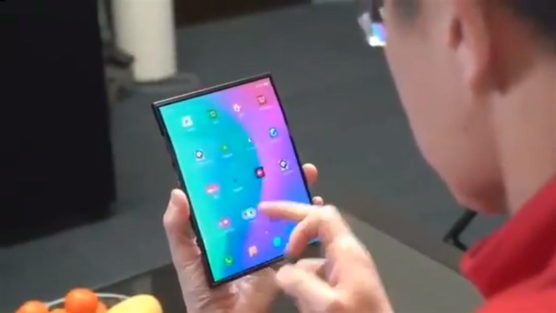Nguyên mẫu smartphone màn hình gập Xiaomi Mi MIX bất ngờ xuất hiện thực tế trên tay người dùng Nguyên mẫu smartphone màn hình gập Xiaomi Mi MIX bất ngờ xuất hiện thực tế trên tay người dùng