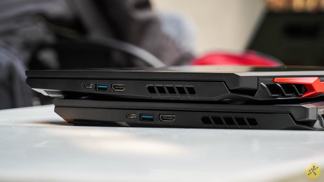 Cạnh phải của bộ đôi Acer Nitro AN515