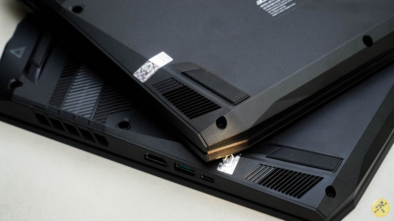 Loa ngoài nằm ở mặt đáy của bộ đôi Acer Nitro AN515