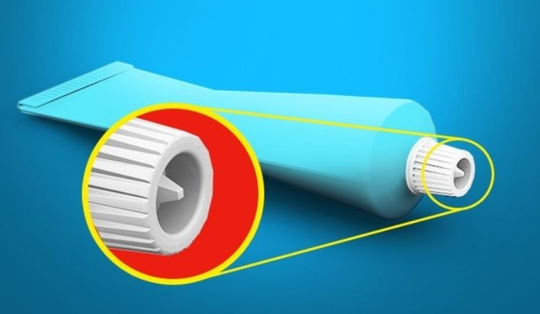 Sử dụng kem đánh răng hàng ngày nhưng bạn có biết công dụng của đầu nhọn này trên nắp chưa?