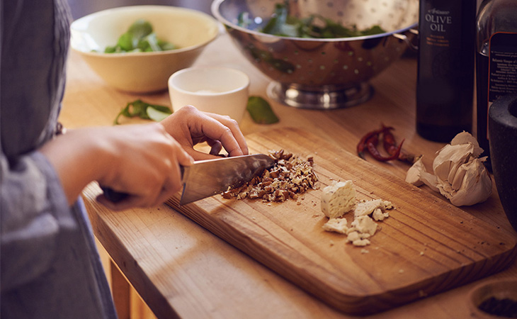 Dùng chung thớt cho tất cả thực phẩm