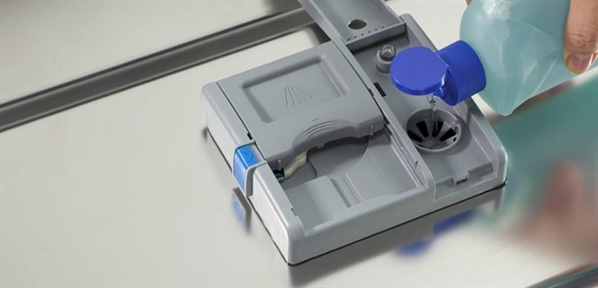 Nước làm bóng (nước trợ xả) máy rửa chén là gì? Công dụng và các lưu ý khi dùng