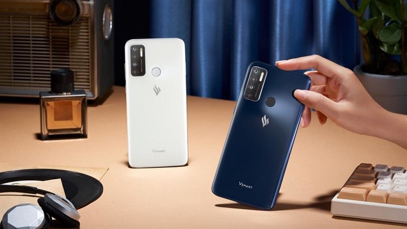 Vinsmart vừa để lộ sản phẩm giá rẻ mới nhất Vsmart Star 5 với thiết kế pha trộn từ Joy 3 và Live 4, cấu hình mạnh mẽ Helio G35 và 3 camera sau Vinsmart vừa để lộ sản phẩm giá rẻ mới nhất Vsmart Star 5 với thiết kế pha trộn từ Joy 3 và Live 4, cấu hình mạnh mẽ Helio G35 và 3 camera sau