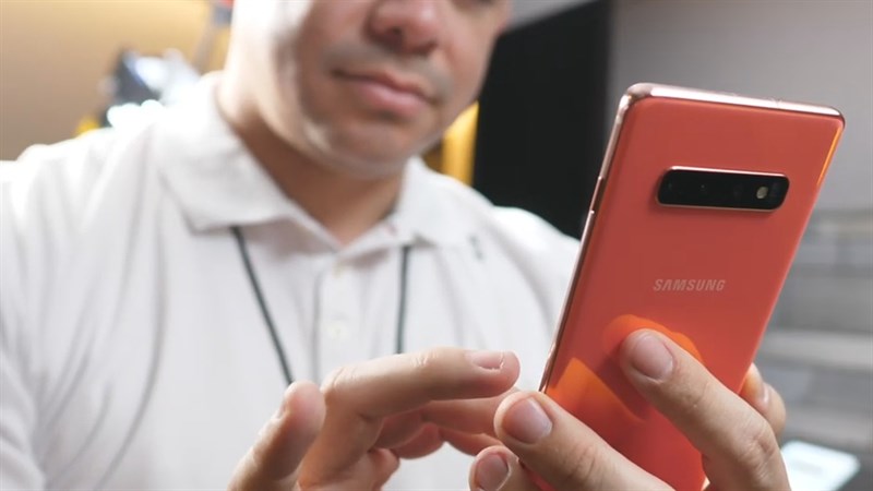 Galaxy S10 màu hồng quá đẹp đúng không nào các bạn? Nguồn: Pocketnow.