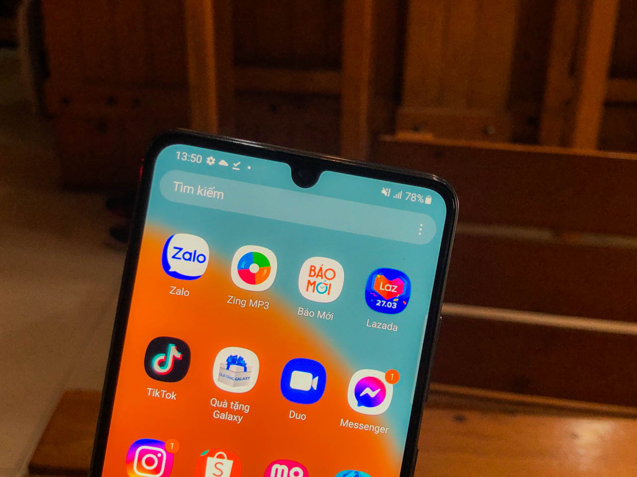 Máy không hề tuột pin tẹo nào luôn ấy