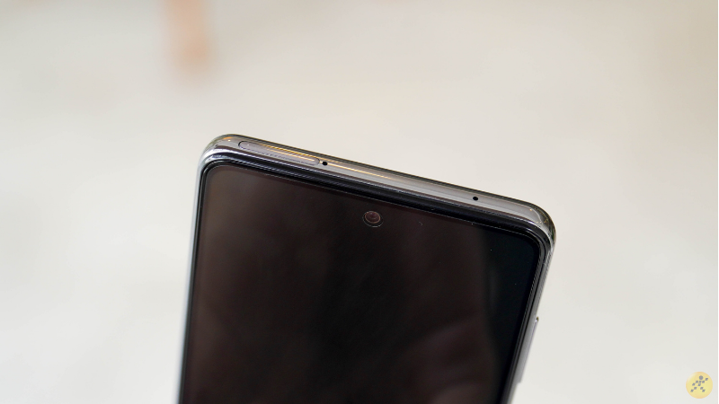 Ở cạnh trên sẽ là nơi đặt khay đựng sim và mic phụ. Ở cạnh trên sẽ là nơi đặt khay đựng sim và mic phụ.