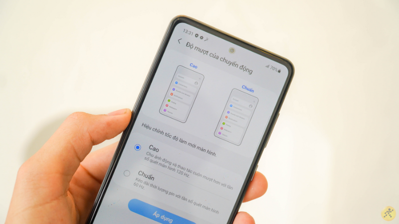 Màn hình của Galaxy A52 bản 5G được nâng cấp về tốc độ làm tươi, lên thành 120 Hz. Màn hình của Galaxy A52 bản 5G được nâng cấp về tốc độ làm tươi, lên thành 120 Hz.
