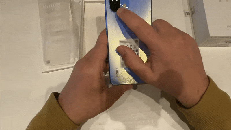 Mi 11 Lite xuất hiện bóng bẩn trong video mở hộp