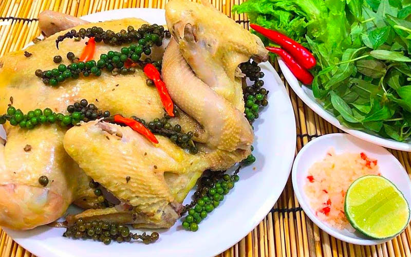How to make steamed chicken with green pepper, tender and delicious chicken meat