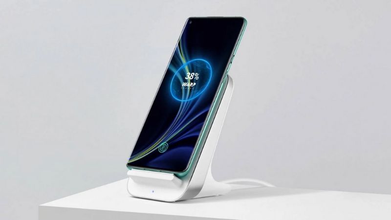 Dock sạc Warp Charge 30 (sạc nhanh không dây công suất 30W) được ra mắt cùng OnePlus 8 Pro vào năm 2020. (Nguồn: Gizmochina). Dock sạc Warp Charge 30 (sạc nhanh không dây công suất 30W) được ra mắt cùng OnePlus 8 Pro vào năm 2020. (Nguồn: Gizmochina).