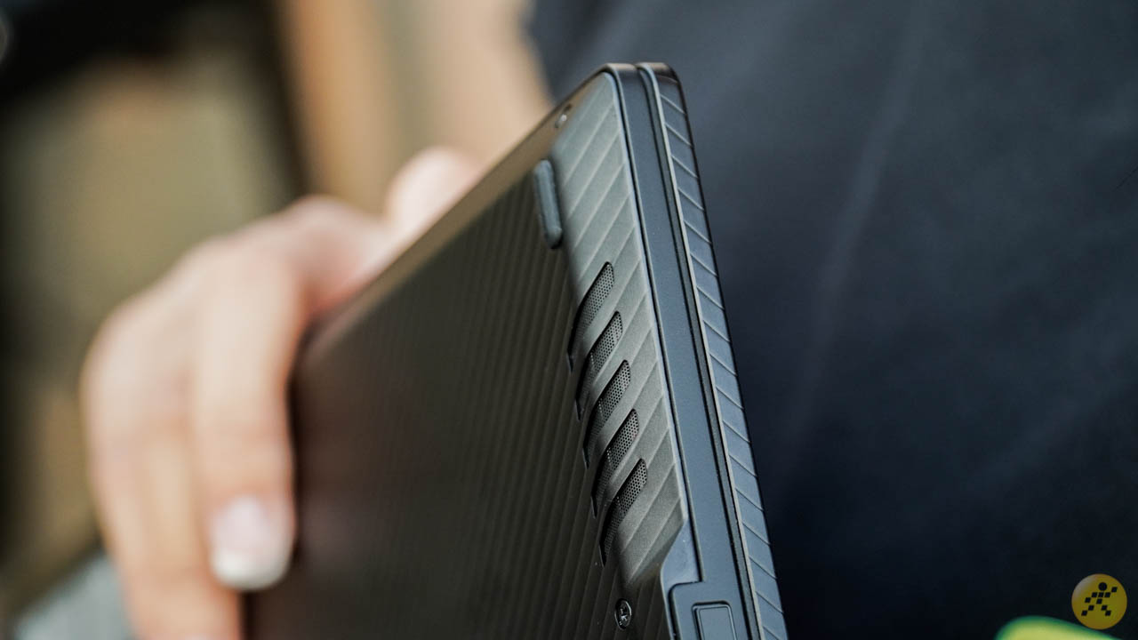 Cạnh đáy chứa loa ngoài Cạnh đáy chứa loa ngoài