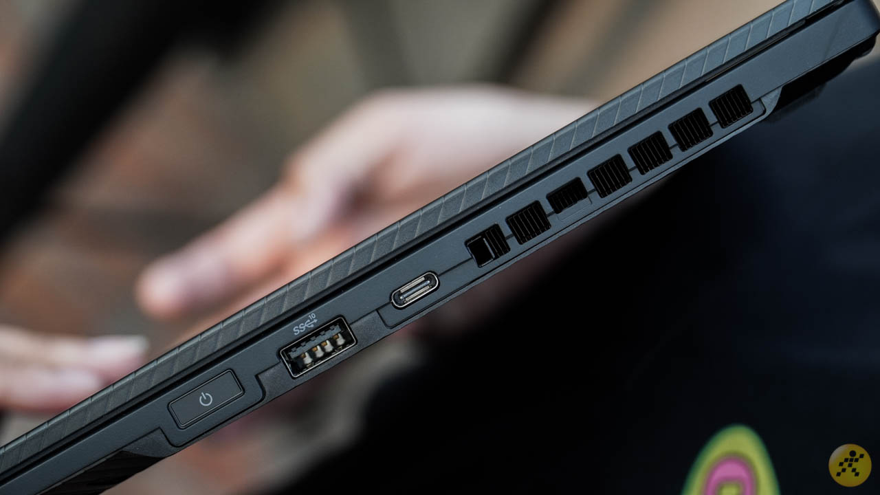 Cạnh phải của ASUS ROG Flow X13 Cạnh phải của ASUS ROG Flow X13