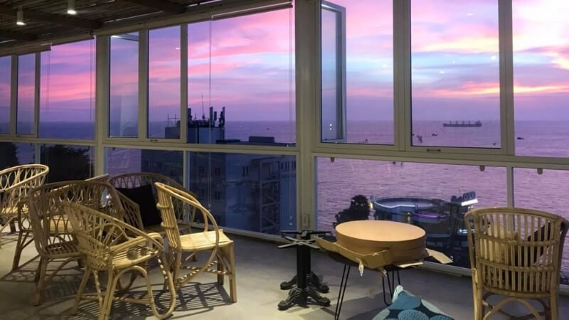 View biển của quán Lightroom Coffee Studio