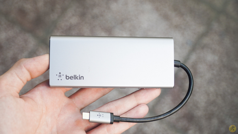 ...cho đến phần bề mặt bên ngoài làm từ vỏ nhôm.