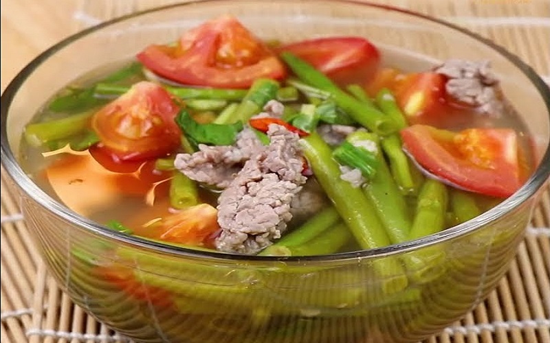 Canh rau muống với thịt