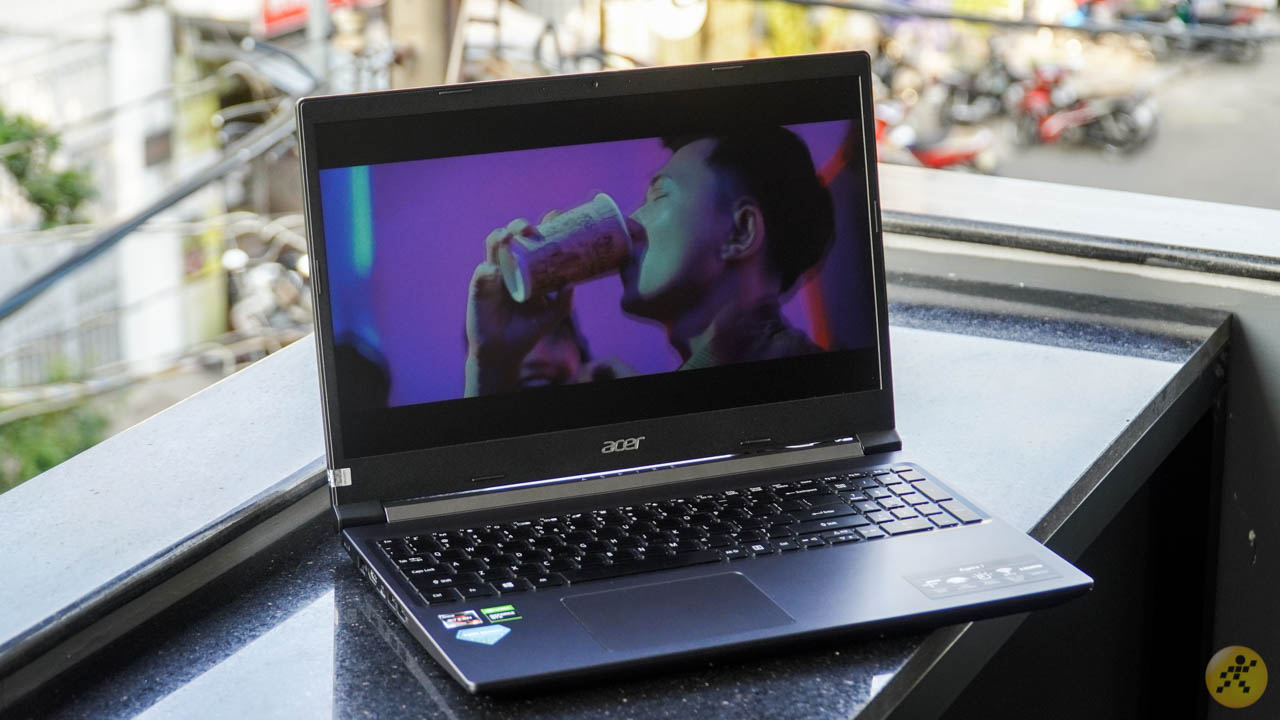 Acer Aspire 7 sở hữu màn hình lớn