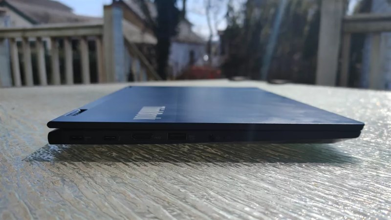 Lenovo ThinkBook 14S Yoga được trang bị loa kép đến từ Harman cho chất âm tốt