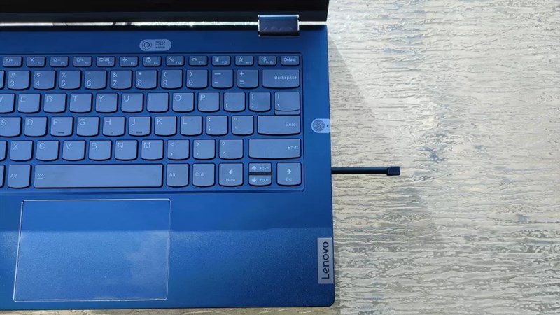 Bút cảm ứng trên Lenovo ThinkBook 14S Yoga: Tiện dụng cho việc phác thảo và ghi chú nhanh