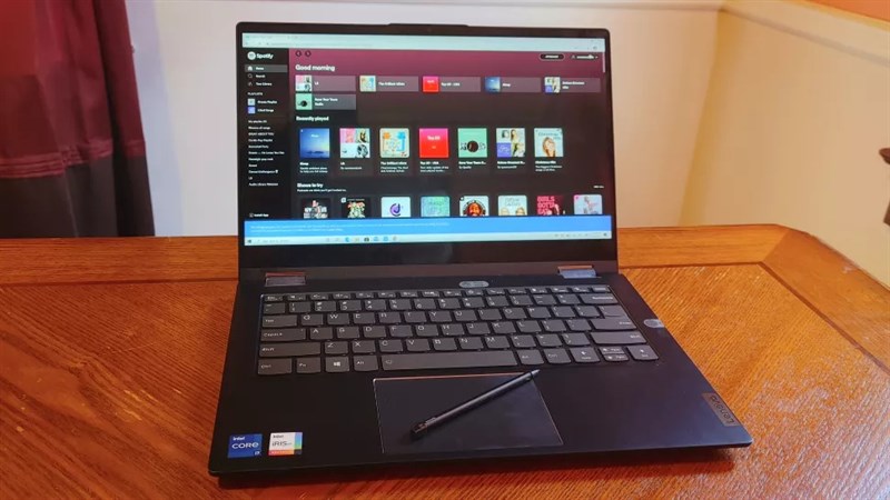 Lenovo ThinkBook 14S Yoga không phải là thiết bị phù hợp cho việc chơi game trên laptop.