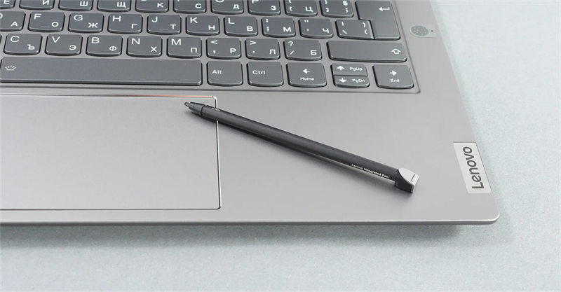Bút cảm ứng trên Lenovo ThinkBook 14s Yoga: Tiện dụng cho việc phác thảo và ghi chú nhanh. Nguồn: Laptop Media.