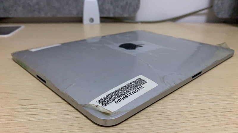 Xuất hiện hình ảnh thực tế của một nguyên mẫu iPad thế hệ đầu tiên với thiết kế ‘Dock kép’ rất lạ mắt Xuất hiện hình ảnh thực tế của một nguyên mẫu iPad thế hệ đầu tiên với thiết kế ‘Dock kép’ rất lạ mắt