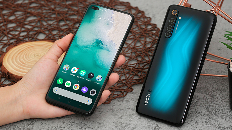 Camera hình viên thuốc của Realme 6 Pro