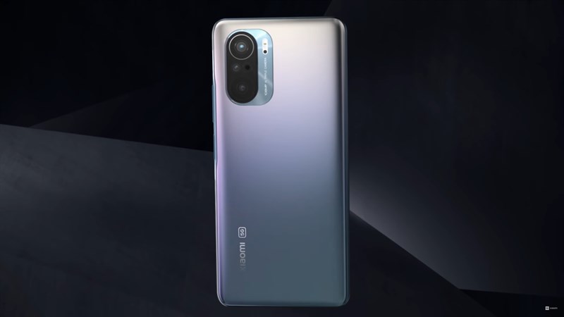 Mặt sau với cụm 3 camera của Mi 11i