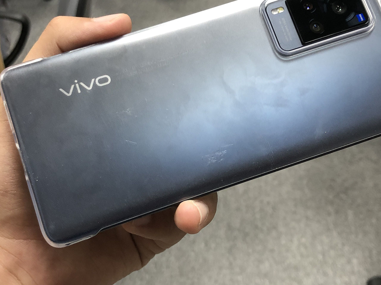 Ốp lưng là trang bị cần thiết cho Vivo X60 Pro