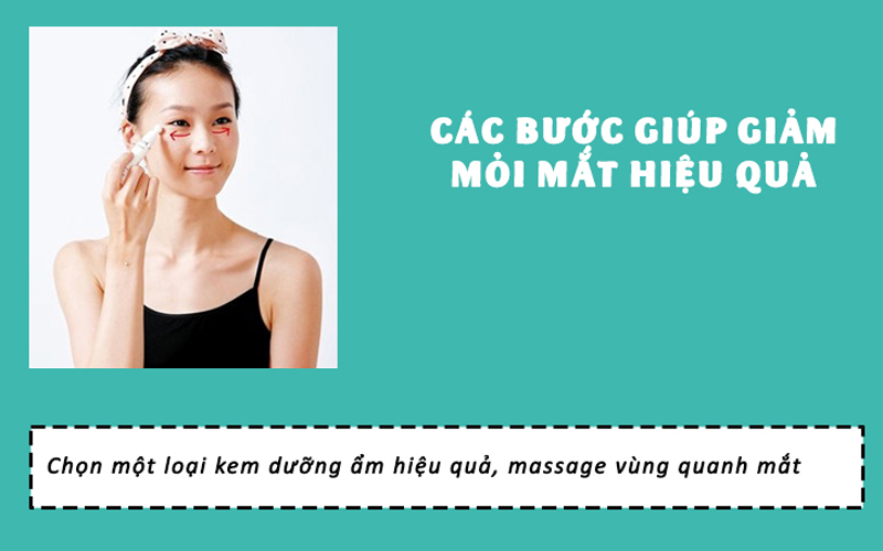 sử dụng kem dưỡng ẩm để massage vùng mắt