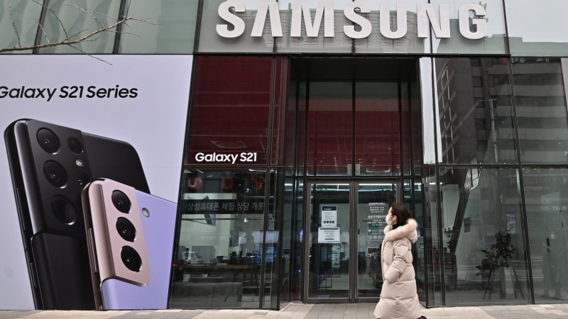 Tháng 2/2021: Samsung vượt mặt Apple giành lại được danh hiệu hãng smartphone số 1 trên toàn cầu Tháng 2/2021: Samsung vượt mặt Apple giành lại được danh hiệu hãng smartphone số 1 trên toàn cầu