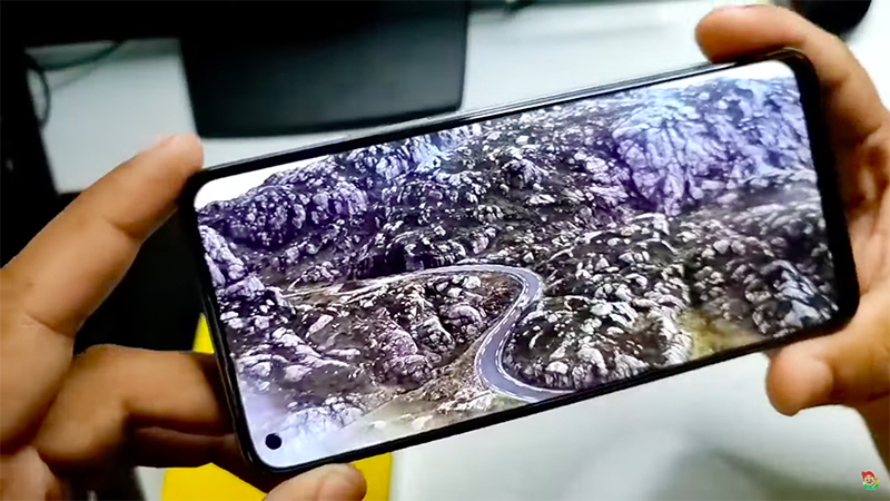 Realme V13 có màn hình đẹp và tần số quét 90Hz mượt mà