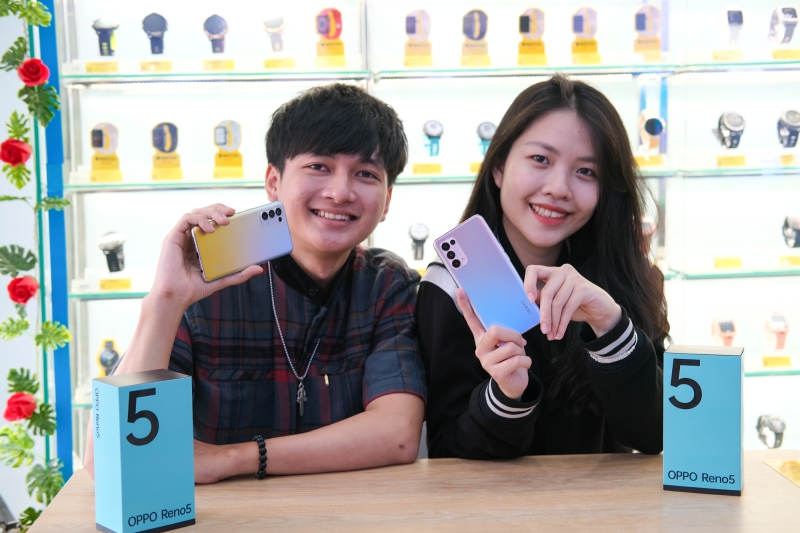 Người trẻ là nhóm khách hàng chính mua Reno5 vì họ nhận ra sản phẩm xứng đáng với đồng tiền chi ra