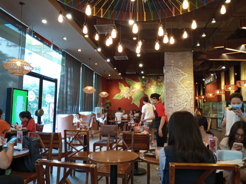 Trong điều kiện ánh sáng phức tạp, Vsmart Star 5 cho ra những bức hình với chi tiết và màu sắc ổn.