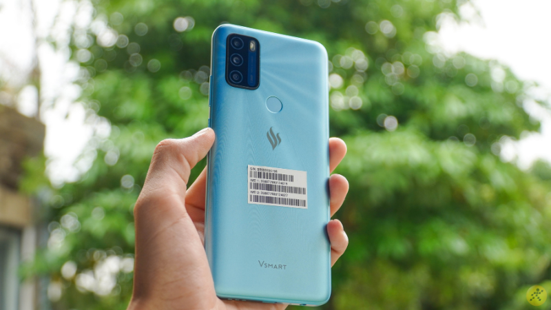 Cảm giác cầm nắm của Vsmart Star 5 là rất thoải mái, dễ chịu.