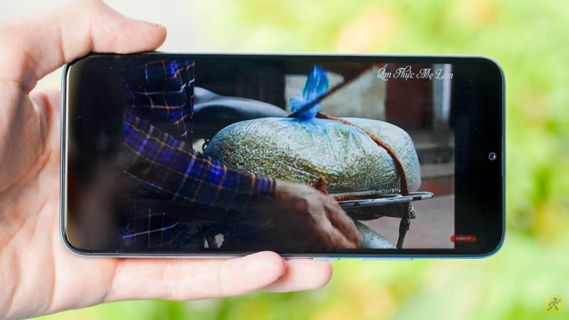 Màn hình của Vsmart Star 5 có chất lượng hiển thị tốt nhưng góc nhìn hơi hẹp.