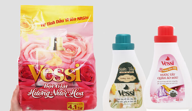Đánh bật vết bẩn cứng đầu với nước tẩy quần áo màu Vessi 