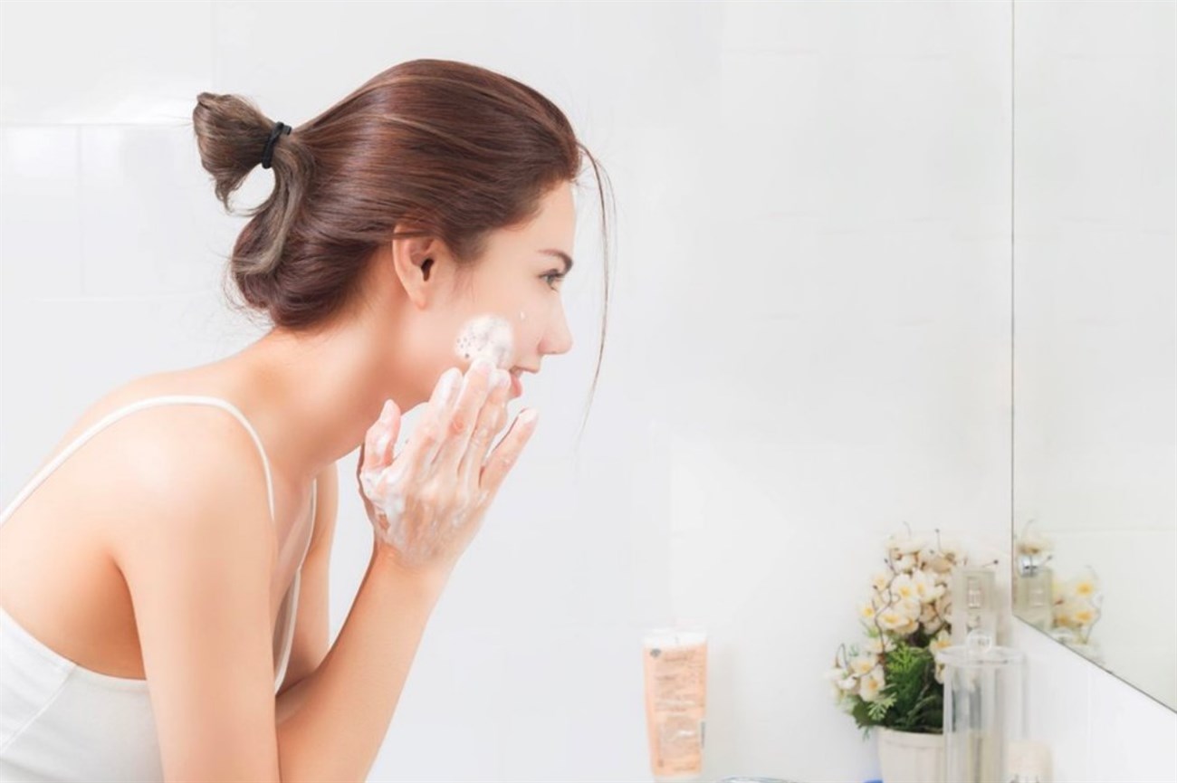 Mẹo skincare cho da dầu mụn cực hiệu quả trong mùa hè