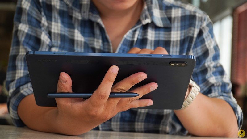 Samsung Galaxy Tab S7 với màu xanh huyền bí cực kỳ độc đáo Samsung Galaxy Tab S7 với màu xanh huyền bí cực kỳ độc đáo