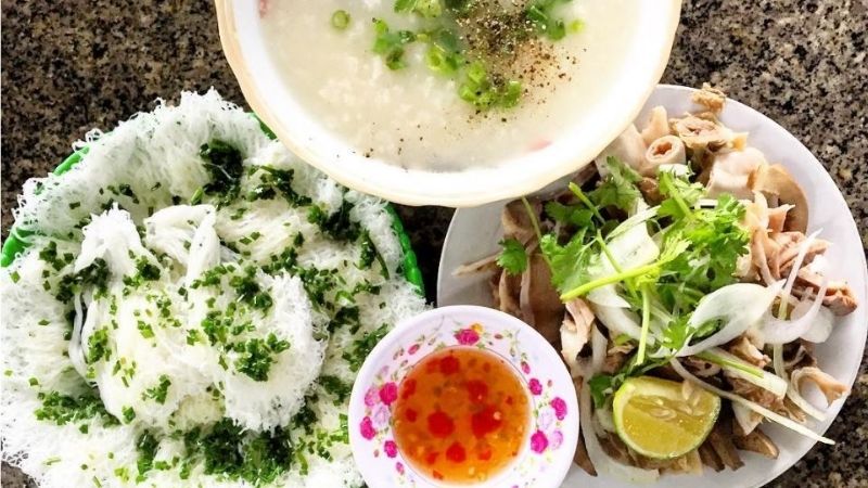 Đĩa bánh hỏi lòng heo Thủy Tiên thơm ngon