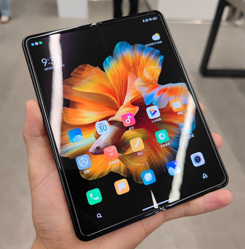 Xiaomi Mi Mix Fold có mức giá hợp lý khi so với các điện thoại gập khác.